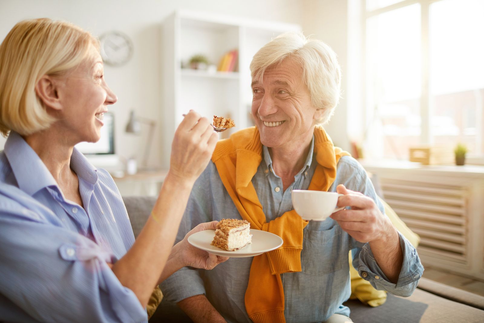 Practicas el eating jet lag Sabes lo que es y cómo afecta a la salud de los mayores