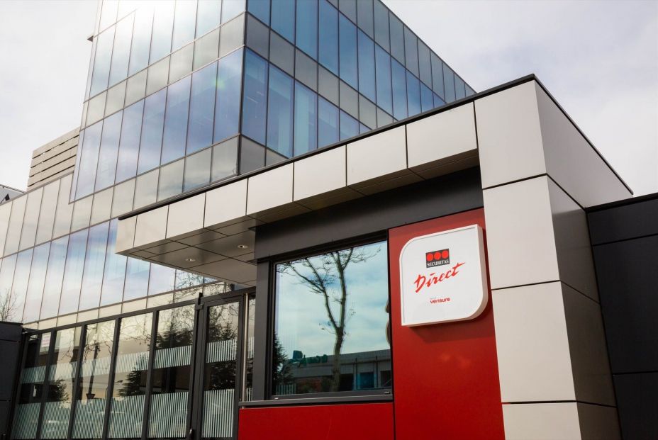 Multa de 100.000 euros a Securitas Direct por sus placas en edificios con teléfonos 902 Multa de 100.000 euros a Securitas Direct por sus placas en edificios con teléfonos 902