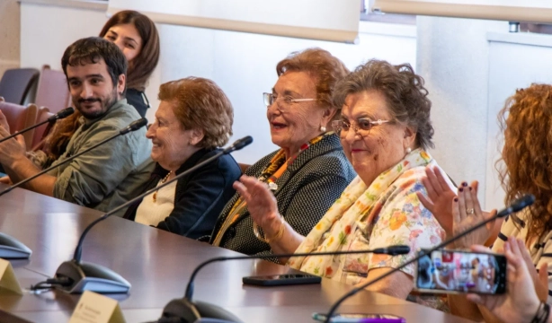 Crean una Cátedra para mejorar la atención y el cuidado de las personas mayores en las residencias