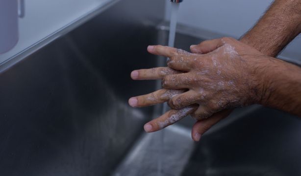 Hasta el 50% de infecciones sanitarias se previenen con buena higiene de manos
