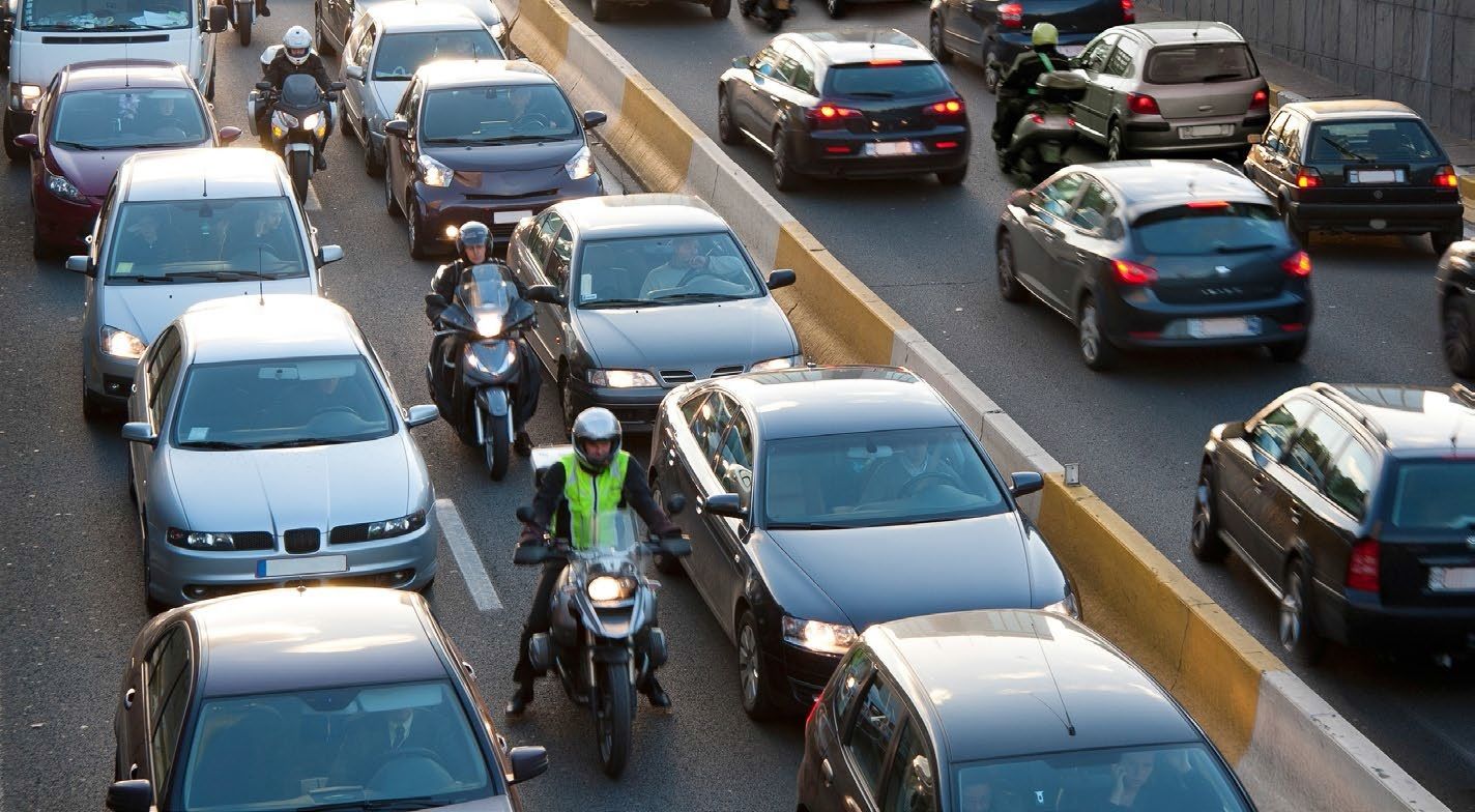 La DGT advierte sobre el peligroso efecto acordeón que provoca atascos y accidentes