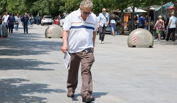 Es obligado prestar atención a los mayores