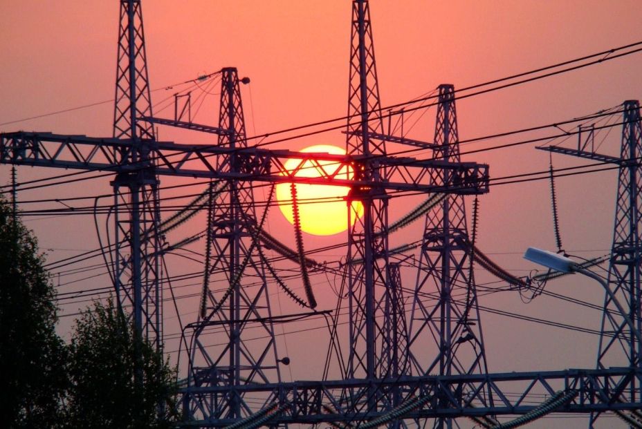 FACUA denuncia a cinco energéticas ante la CNMC por no aplicar descuentos en el recibo por el apagón