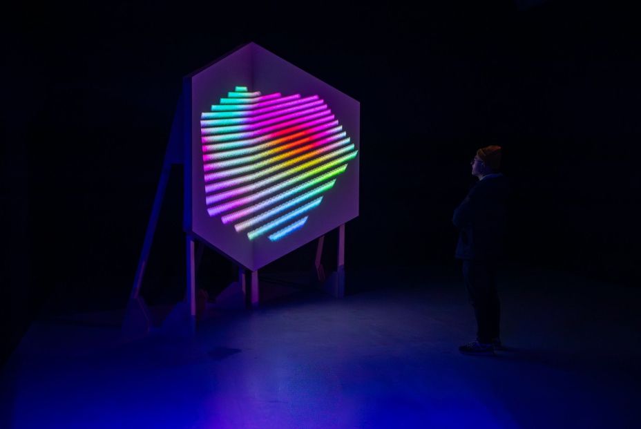 Fundación Telefónica presenta su exposición de arte y ciencia 'Revolución cuántica' en Madrid
