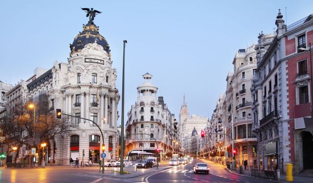 España entra por primera vez en el top 10 de mejores destinos para emigrar