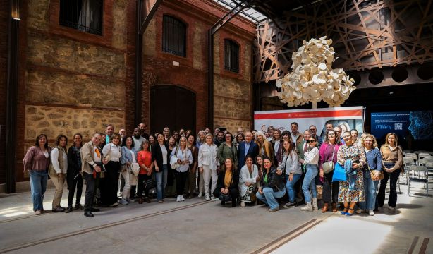 Teté Delgado y Cámara de Cádiz a los sénior desempleados No podemos dejar vuestro talento de lado