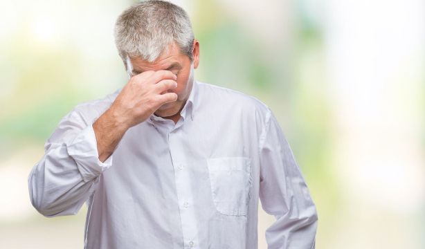 Con los años, el arrepentimiento duele menos: los mayores aprenden a convivir con sus errores. Foto: Bigstock.