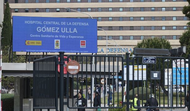 Uno de los 14 españoles aislados en el Hospital Gómez Ulla da positivo en hantavirus