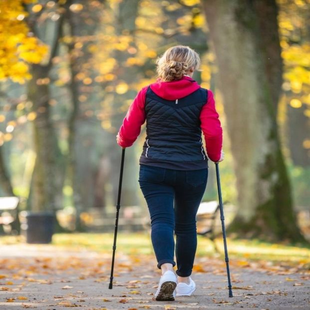 La marcha nórdica, el deporte de moda entre los mayores: en qué consiste y todos sus beneficios. Foto: Europa Press.