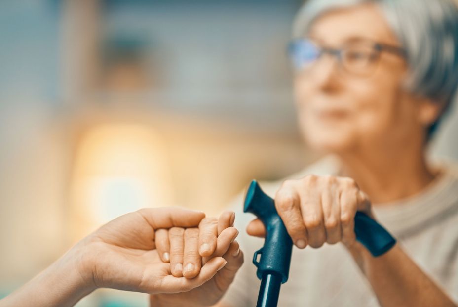 Galicia busca voluntarios para acompañar al médico a personas mayores