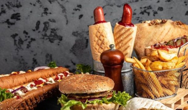 Comer fuera de casa y obesidad: la comida rápida, clave en el aumento de peso. Foto: Bigstock.