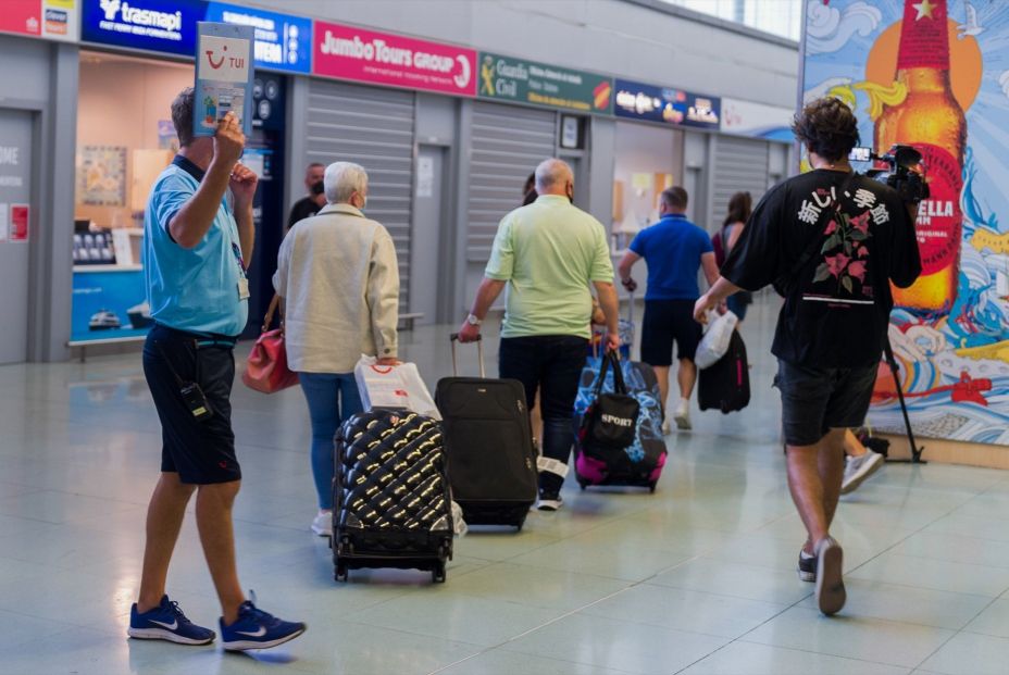 Bustinduy admite "obstáculos" para acceder a los viajes del Imserso desde Ibiza Bustinduy admite "obstáculos" para acceder a los viajes del Imserso desde Ibiza