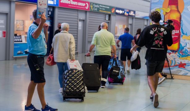 Bustinduy admite "obstáculos" para acceder a los viajes del Imserso desde Ibiza