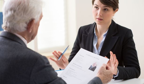Motivos para tener un currículum vitae al día incluso si te has jubilado (Foto Bigstock)