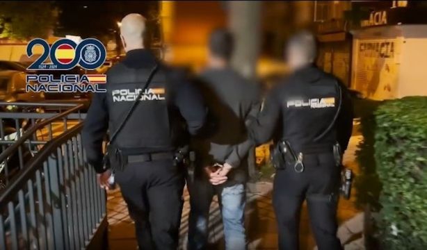 Estafaba a mayores haciéndoles creer que debían poner de urgencia un "tornillo de oro" a su hijo