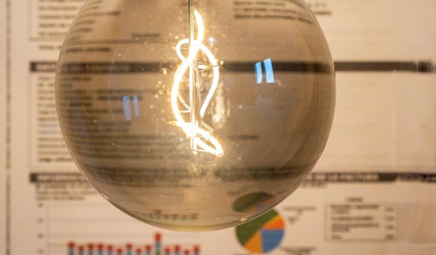 ¿Adiós a la tarifa regulada de la luz? Bruselas pide a España que elimine la PVPC