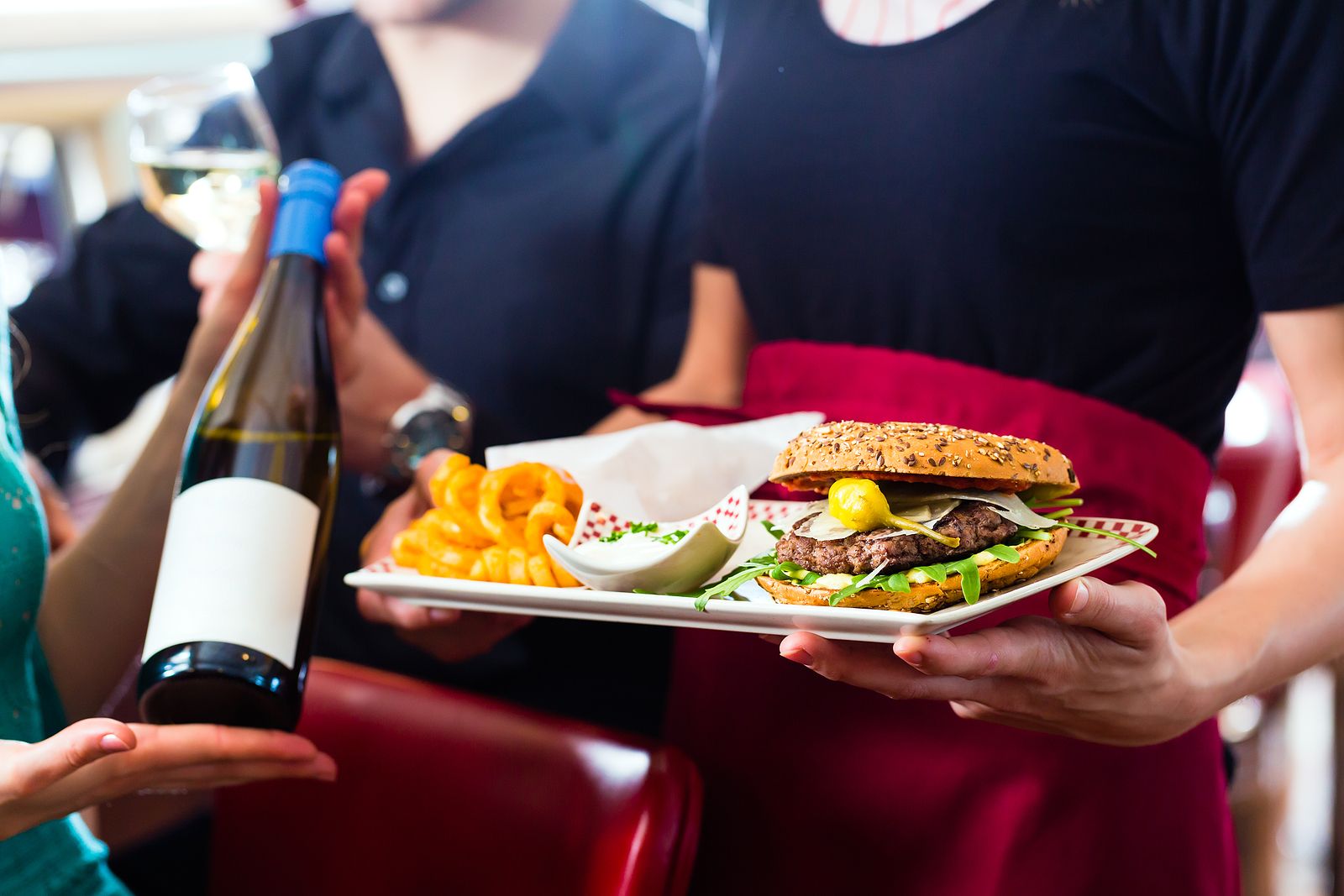 El cambio histórico que llega a bares y restaurantes españoles desde agosto El cambio histórico que llega a bares y restaurantes españoles desde agosto