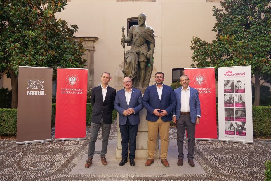 Comer juntos mejora la alimentación y el bienestar de niños y mayores, según un estudio en Granada Comer juntos mejora la alimentación y el bienestar de niños y mayores, según un estudio en Granada