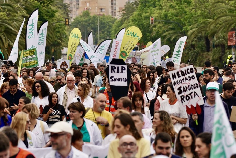 Los médicos retoman este lunes la huelga nacional para exigir un Estatuto Marco propio Los médicos retoman este lunes la huelga nacional para exigir un Estatuto Marco propio