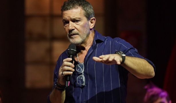 Antonio Banderas niega estar arruinado: "Estoy a tope y amenazantemente feliz"