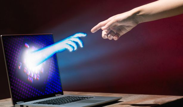 Claves para que la IA no sea edadista: vigilar los sesgos, diseño más inclusivo y hacer auditorías