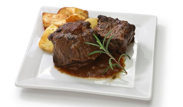 Receta de rabo de toro estofado como el de la madrileña taberna centenaria Casa Alberto