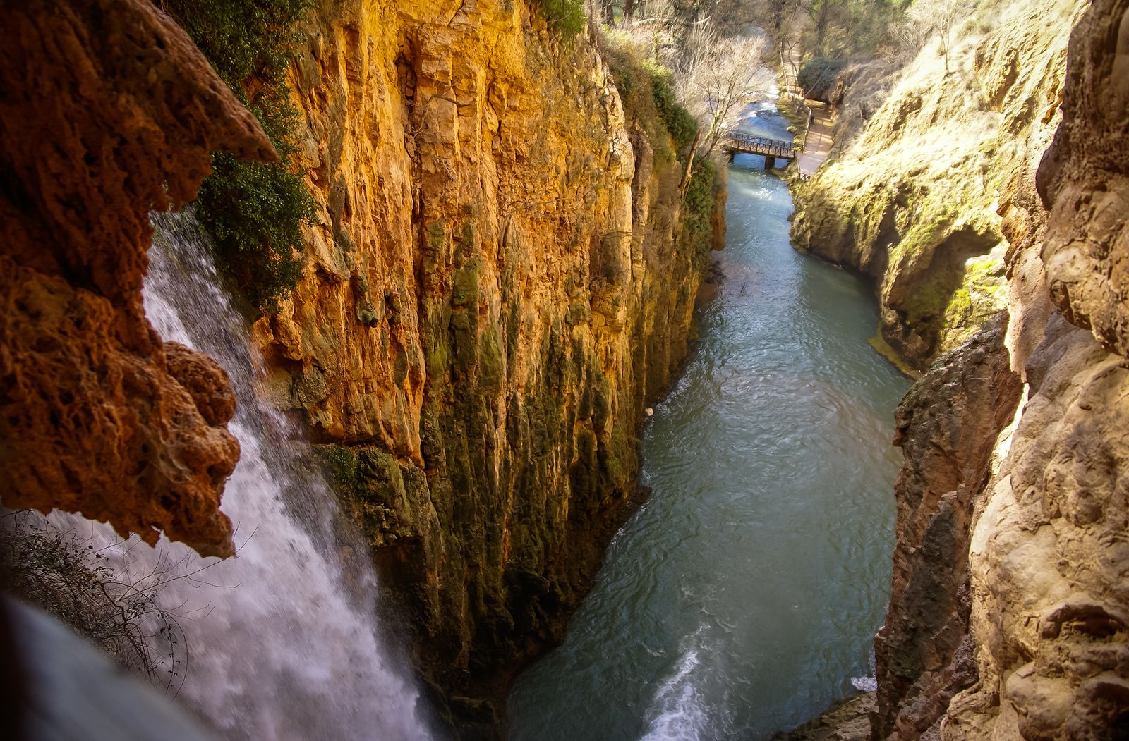 Guía para recorrer Monasterio de Piedra y su jardín histórico (Bigstock)