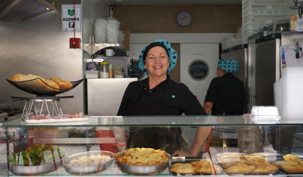 Lourdes, la emprendedora +45 que se reinventó entre fogones: "Nunca es tarde"