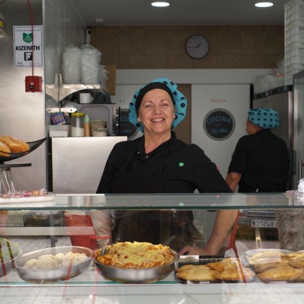 Lourdes, la emprendedora +45 que se reiventó entre fogones: "Nunca es tarde"