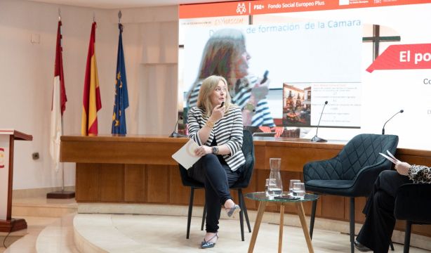 Teté Delgado y Cámara de Ciudad Real dan claves a los sénior para reinventarse: "Es una oportunidad" (Santiago García)