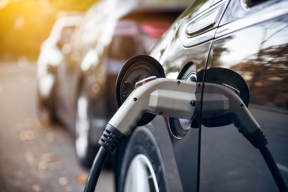 El seguro a todo riesgo para un coche eléctrico cuesta un 36% más que para uno de gasolina El seguro a todo riesgo para un coche eléctrico cuesta un 36% más que para uno de gasolina