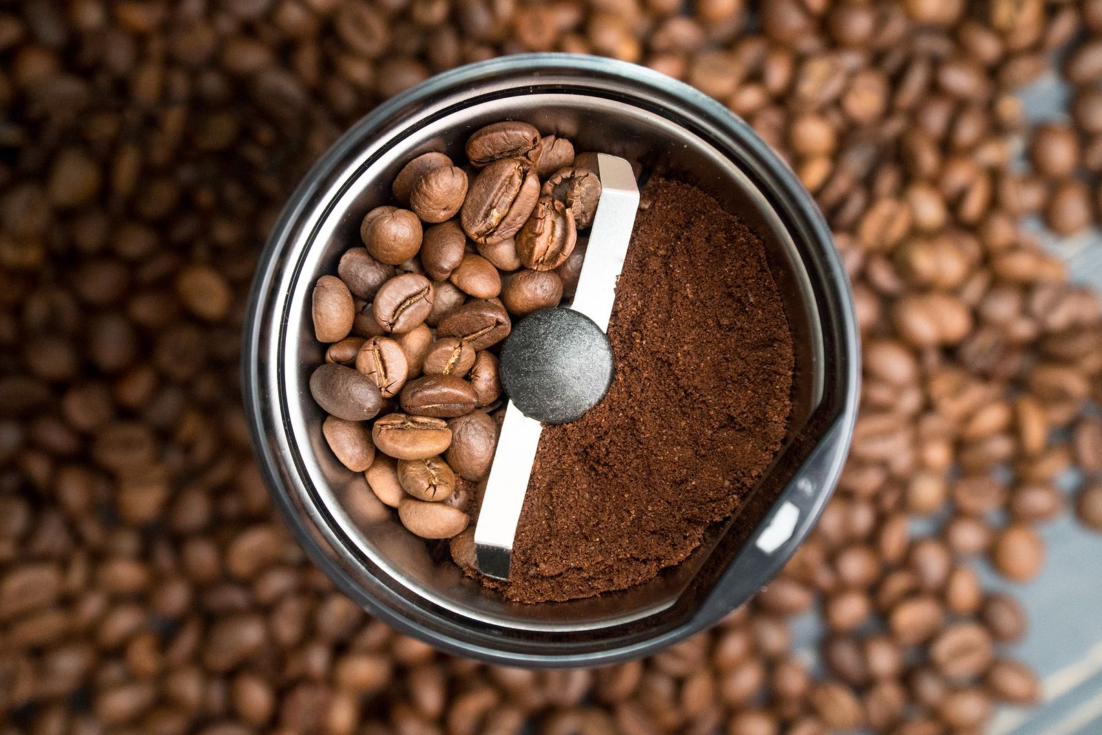 Un nuevo beneficio del café: mejora la supervivencia en cáncer colorrectal metastásico