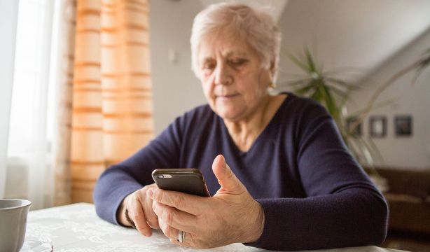 Un tercio de los mayores de 75 años usan Internet en su día a día / Fuente: BigStock