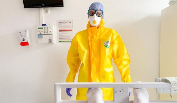 Ébola y personas mayores: ¿cómo les afecta?, ¿qué síntomas tienen?, ¿es más letal?