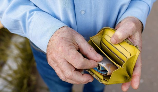 Un jubilado deberá devolver 14.000 euros de su pensión mínima por rescatar su plan de pensiones