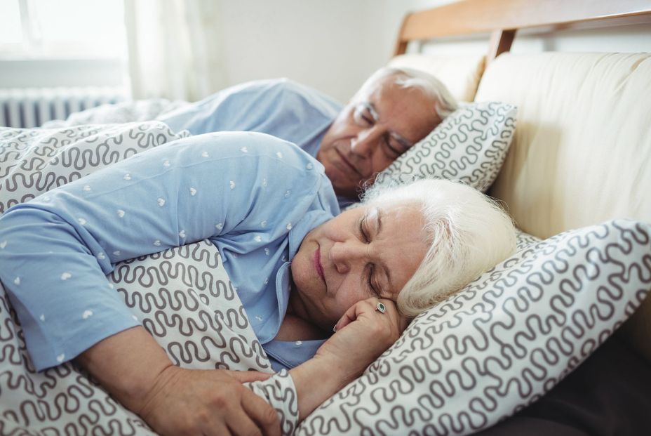 Expertos aseguran que dormir en completa oscuridad es clave para descansar mejor Expertos aseguran que dormir en completa oscuridad es clave para descansar mejor