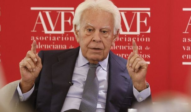 Felipe González reclama a Sánchez un adelanto electoral