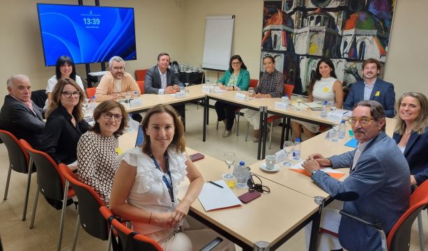 65YMÁS reúne a Gobierno, médicos y farmacéuticas para abordar la futura Ley del Medicamento