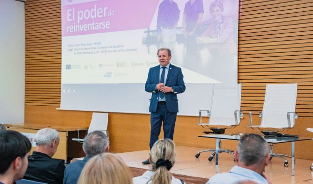 Fermín Cacho y Cámara de Almería animan a los sénior desempleados: "Es necesario reinventarse" (Inma Romero)