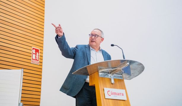 Fermín Cacho y Cámara de Almería animan a los sénior desempleados: "Es necesario reinventarse" (Inma Romero)