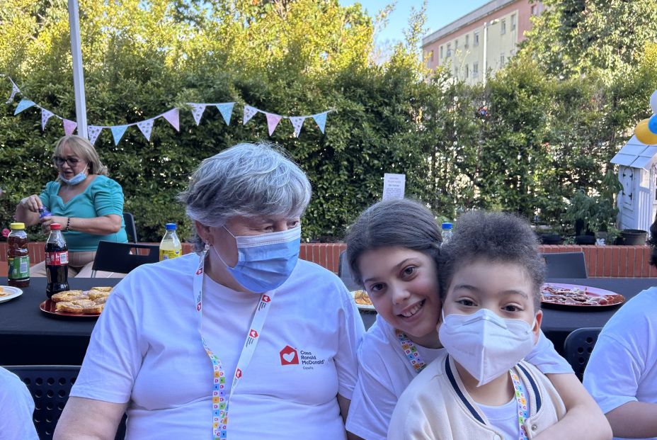 Jubilados que acompañan a familias con niños enfermos: voluntariado sénior de Casa Ronald McDonalds Jubilados que acompañan a familias con niños enfermos: voluntariado sénior de Casa Ronald McDonalds