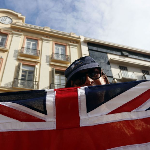 EuropaPress 2384719 Manifestante en la plaza de La Constitución de la capital malagueña donde británicos llegados de distintos puntos de La Axarquía y de la Costa del Sol se manifiestan en contra de la salida del Reino Unido de Europa (