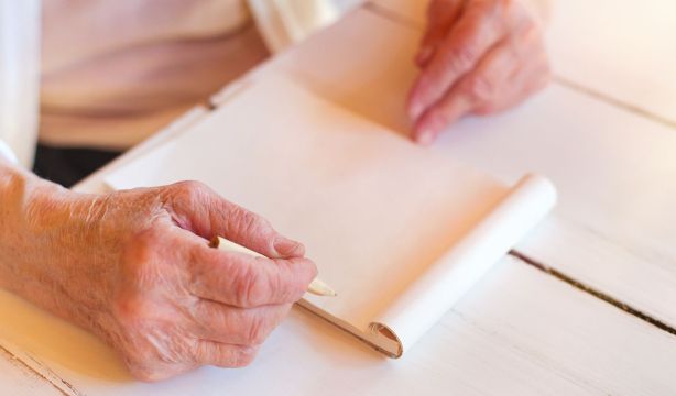 El test del dictado: lo que revela sobre el deterioro cognitivo