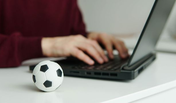 Alerta: páginas falsas que imitan a la de la FIFA para vender entradas y merchandising del Mundial