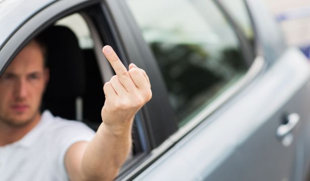 La mayoría de conductores se transforma al volante: el 74% reconoce que insulta habitualmente / Fuente: BigStock
