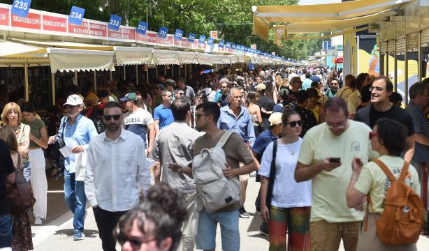 Arranca la 85ª edición de la Feria del Libro de Madrid, marcada por la visita del Papa y el humor