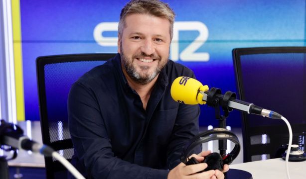 Aimar Bretos relevará a Àngels Barceló al frente de 'Hoy por hoy' en la Cadena SER