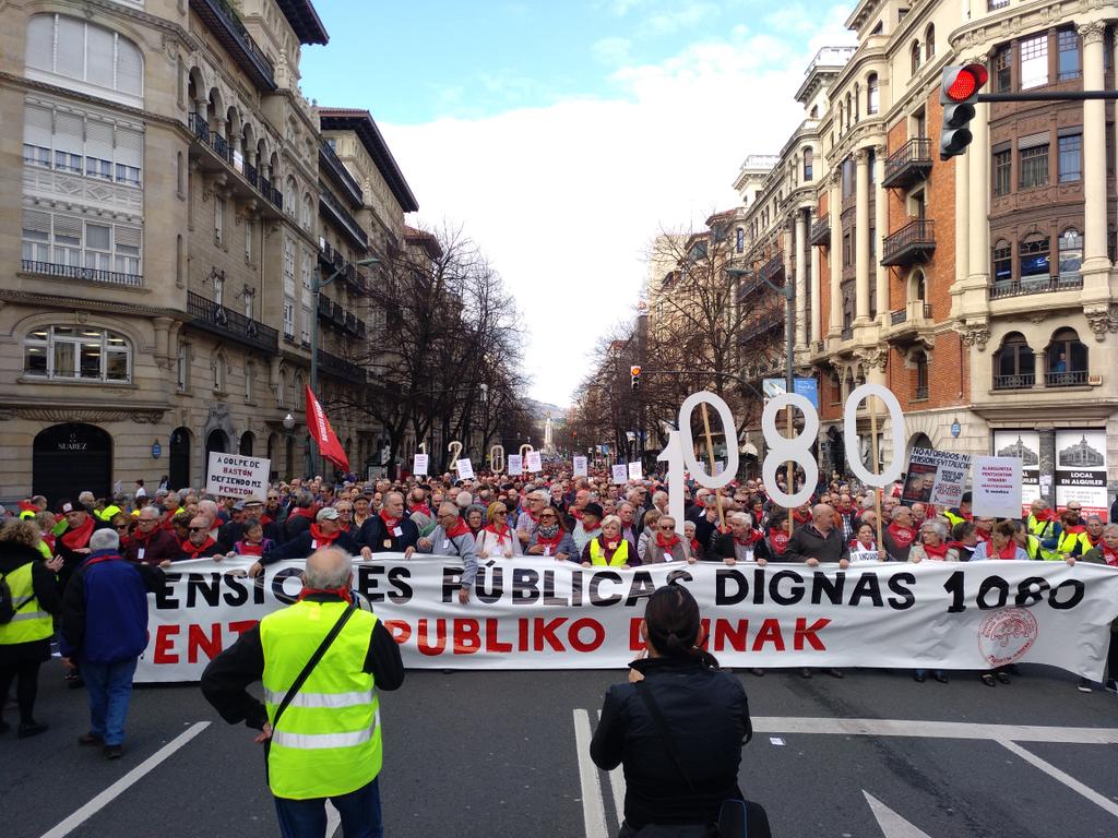 Miles de personas se manifiestan en el País Vasco y Navarra por "trabajos y pensiones dignas"