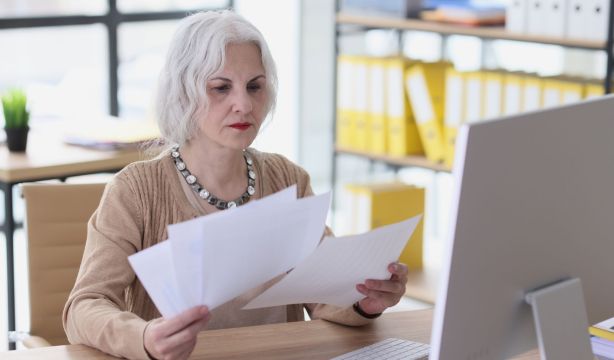 Emprendimiento sénior en Castilla-La Mancha: todas las ayudas y subvenciones disponibles en 2026 (Bigstock)