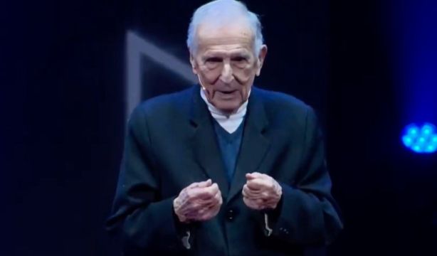 Un famoso oncólogo italiano de 97 años desvela las claves de su longevidad